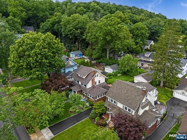 11 Windsor Place, Montclair, NJ 07043