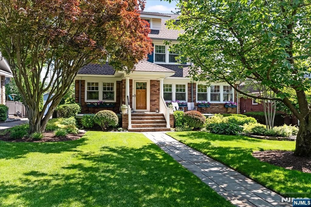 11 Windsor Place, Montclair, NJ 07043