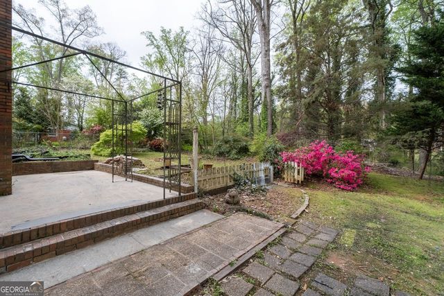 1704 Sterling Trail SW, Marietta, GA 30008