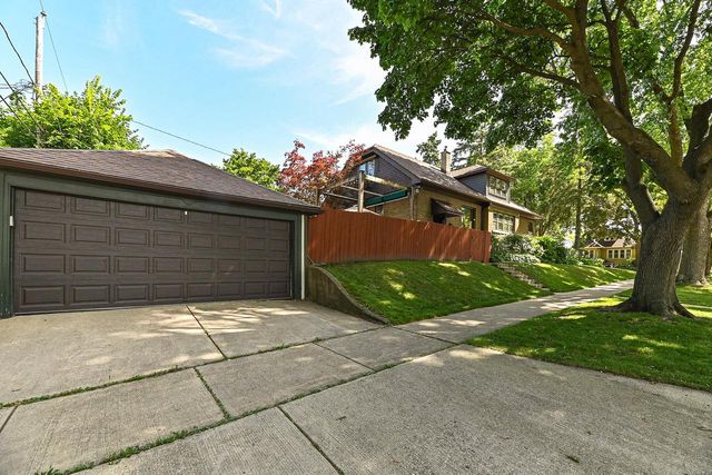 2405 N 68th STREET, Wauwatosa, WI 53213