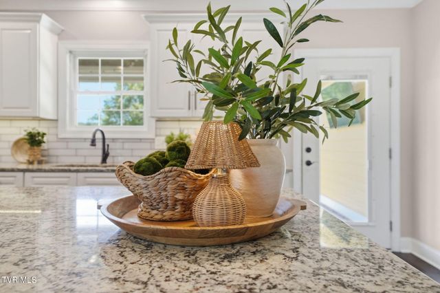 2630 Edinburgh Channel Road, Kingsport, TN 37664