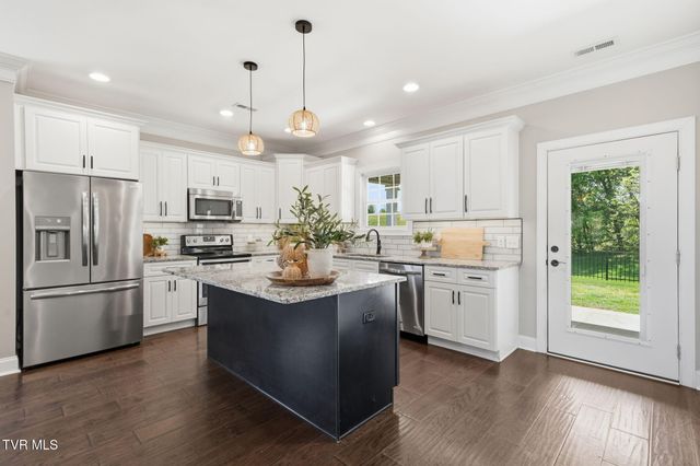 2630 Edinburgh Channel Road, Kingsport, TN 37664