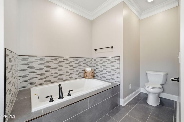 2630 Edinburgh Channel Road, Kingsport, TN 37664