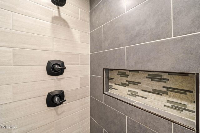 2630 Edinburgh Channel Road, Kingsport, TN 37664