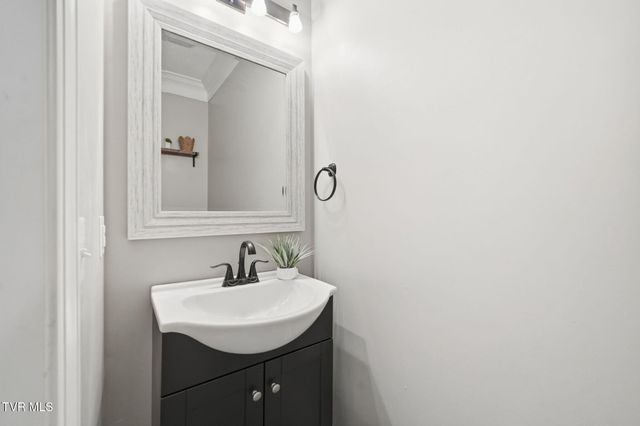 2630 Edinburgh Channel Road, Kingsport, TN 37664