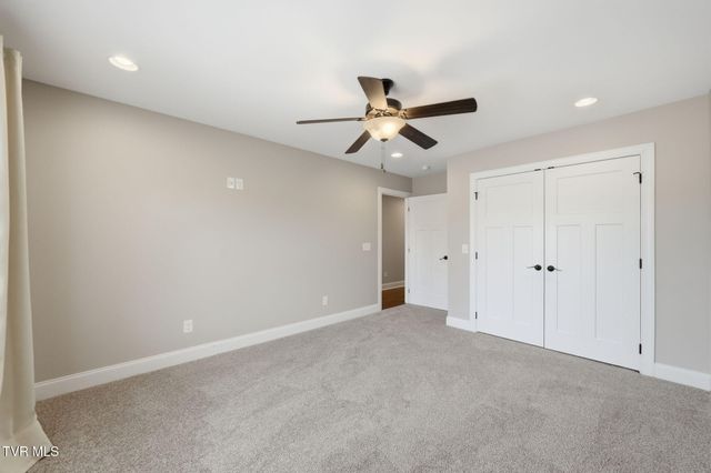 2630 Edinburgh Channel Road, Kingsport, TN 37664