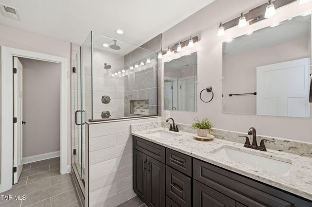 2630 Edinburgh Channel Road, Kingsport, TN 37664