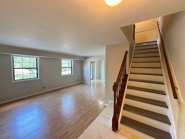 1486 W jefferson Avenue E, Naperville, IL 60540