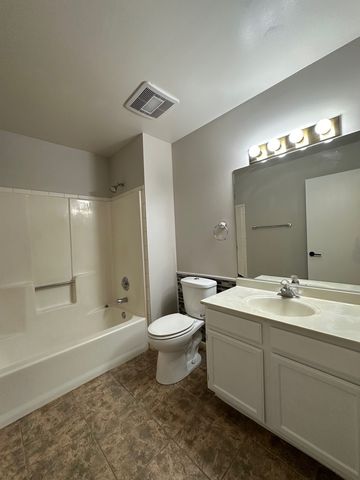 1486 W jefferson Avenue E, Naperville, IL 60540