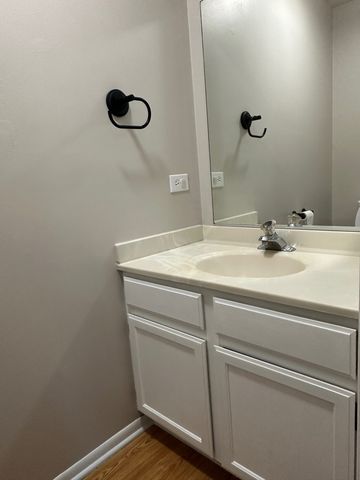 1486 W jefferson Avenue E, Naperville, IL 60540