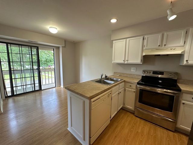 1486 W jefferson Avenue E, Naperville, IL 60540