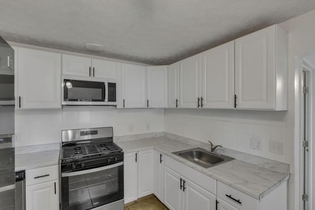 1752 S Hamilton Road, Columbus, OH 43227