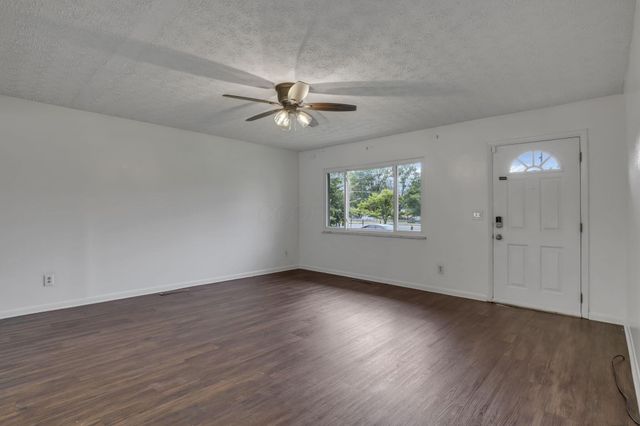1752 S Hamilton Road, Columbus, OH 43227