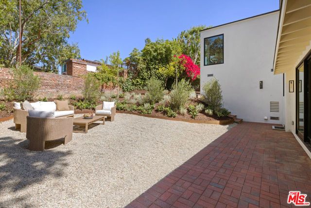 2536 Micheltorena Street, Los Angeles, CA 90039