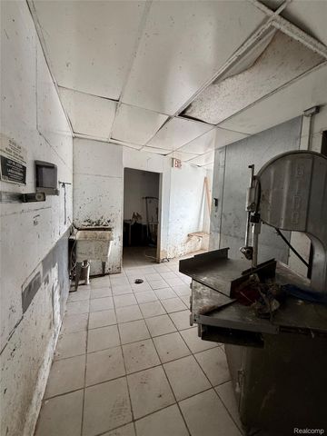 3100 E Davison Street, Hamtramck, MI 48212