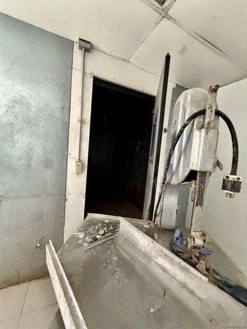 3100 E Davison Street, Hamtramck, MI 48212