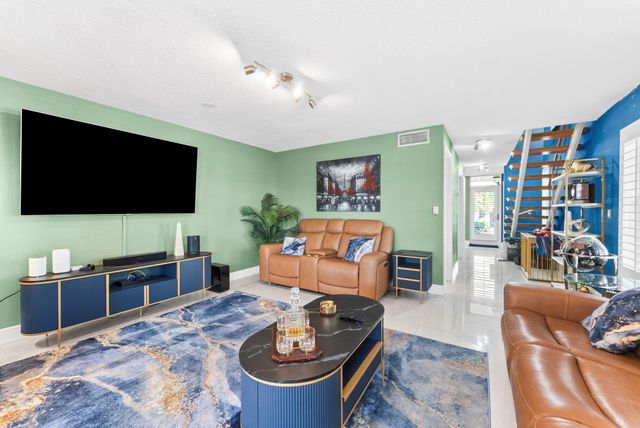 700 Kensington Place 700, Wilton Manors, FL 33305