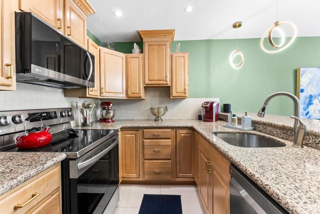 700 Kensington Place 700, Wilton Manors, FL 33305