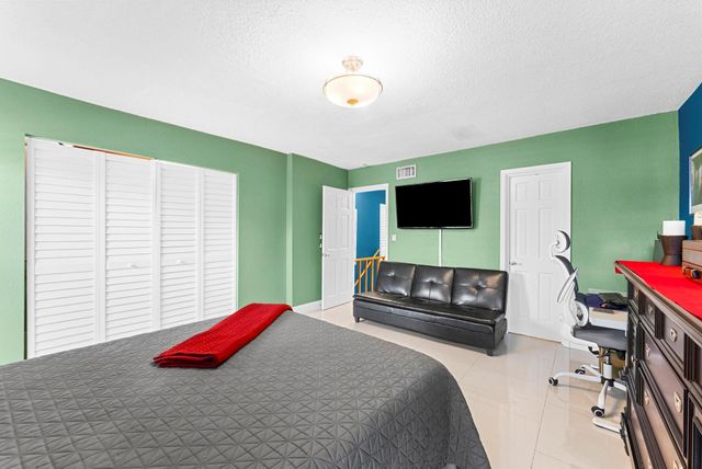 700 Kensington Place 700, Wilton Manors, FL 33305