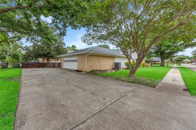 13826 Wooded Creek Court, Farmers Branch, TX 75244