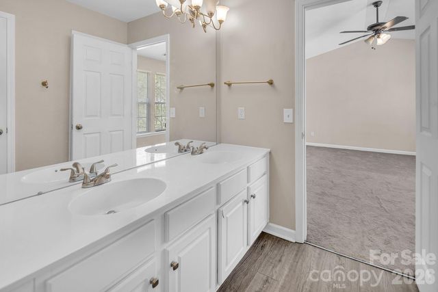 10219 Roundleaf Drive, Charlotte, NC 28213