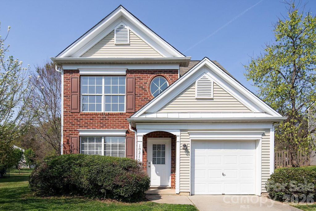 10219 Roundleaf Drive, Charlotte, NC 28213