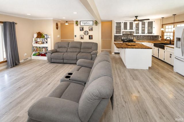 11911 Carol Heights Lane, Evansville, IN 47712