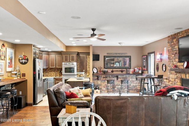 176 Prince Ct, Taylorsville, KY 40071