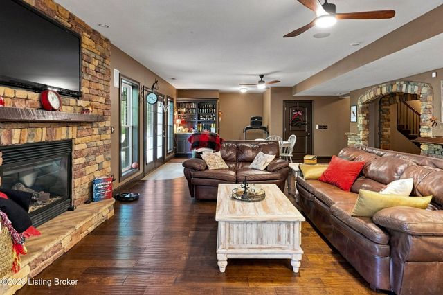 176 Prince Ct, Taylorsville, KY 40071