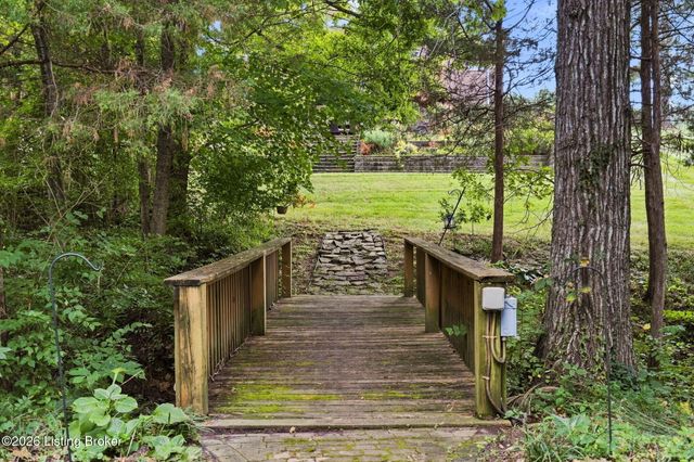 176 Prince Ct, Taylorsville, KY 40071
