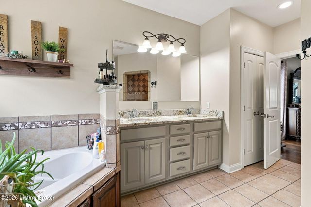176 Prince Ct, Taylorsville, KY 40071