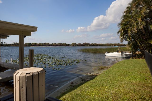 1080 Lake Drive, Delray Beach, FL 33444