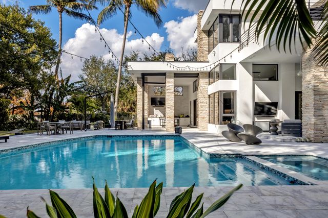 1080 Lake Drive, Delray Beach, FL 33444