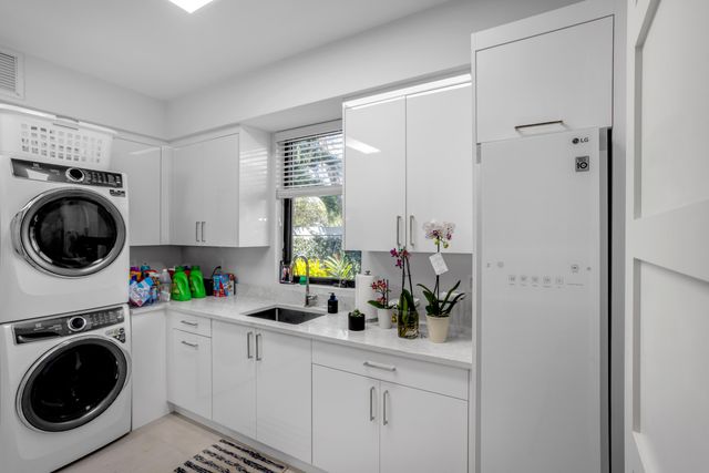 1080 Lake Drive, Delray Beach, FL 33444