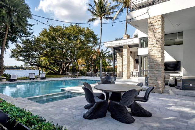 1080 Lake Drive, Delray Beach, FL 33444