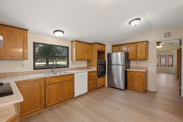 1027 Glen Brook Drive, Pecan Hill, TX 75165