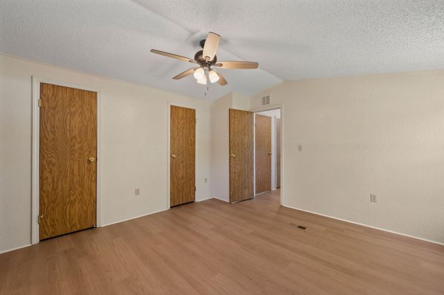 1027 Glen Brook Drive, Pecan Hill, TX 75165