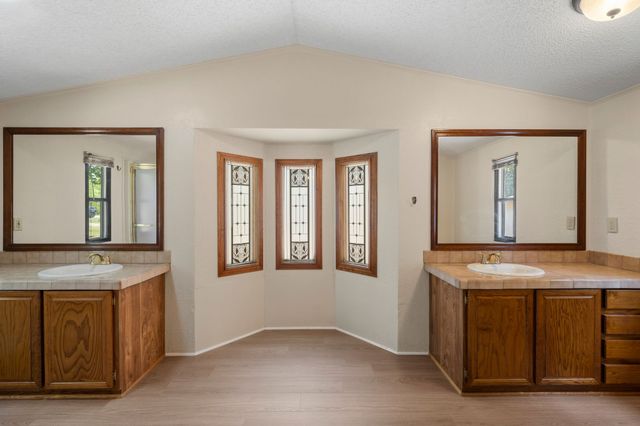 1027 Glen Brook Drive, Pecan Hill, TX 75165