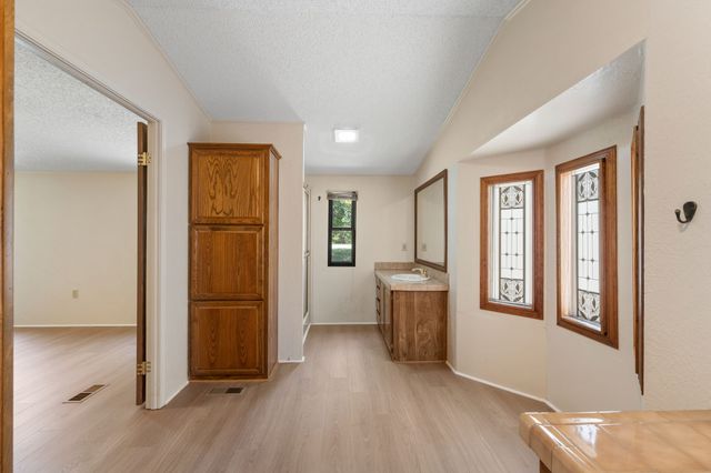 1027 Glen Brook Drive, Pecan Hill, TX 75165