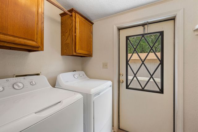 1027 Glen Brook Drive, Pecan Hill, TX 75165
