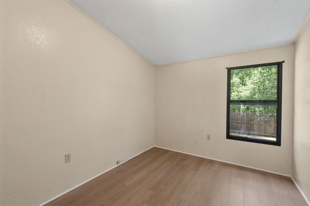 1027 Glen Brook Drive, Pecan Hill, TX 75165