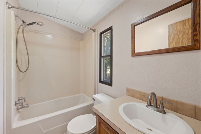 1027 Glen Brook Drive, Pecan Hill, TX 75165