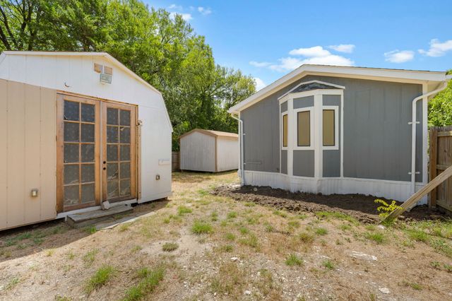 1027 Glen Brook Drive, Pecan Hill, TX 75165
