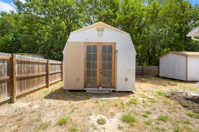 1027 Glen Brook Drive, Pecan Hill, TX 75165