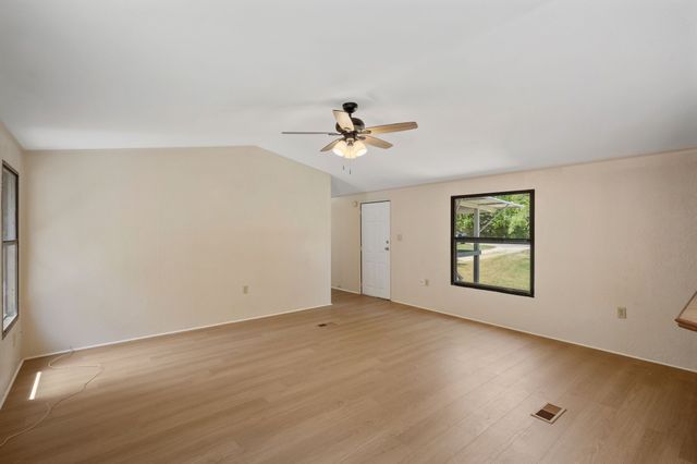 1027 Glen Brook Drive, Pecan Hill, TX 75165