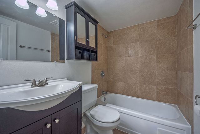 5130 Amesbury Drive 203, Dallas, TX 75206