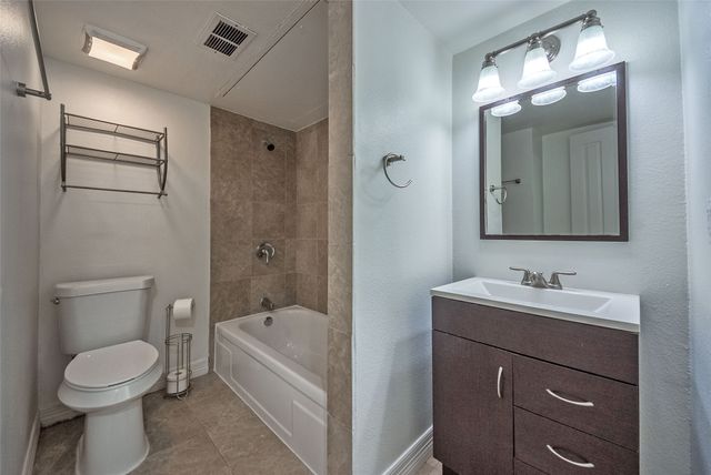 5130 Amesbury Drive 203, Dallas, TX 75206