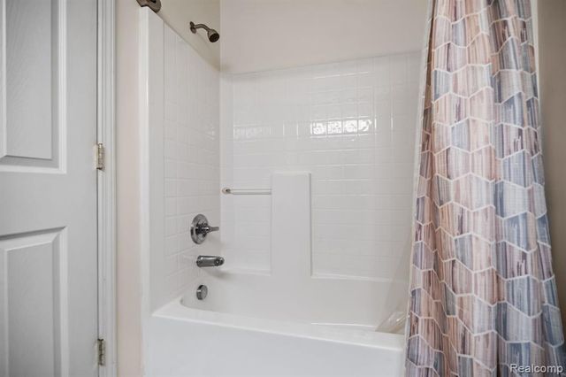 17200 Addington Drive, Commerce Twp, MI 48390