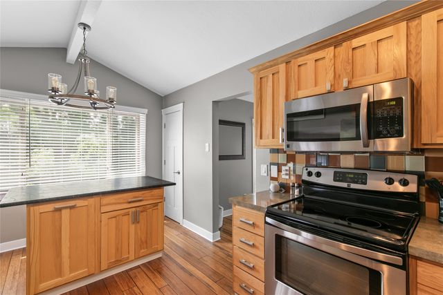 7900 Roseland Drive, Urbandale, IA 50322