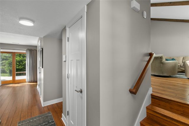 7900 Roseland Drive, Urbandale, IA 50322